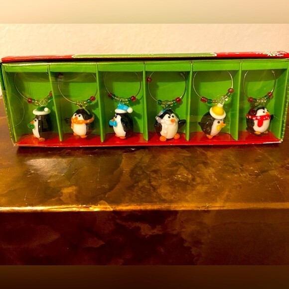 Pier 1 Christmas Winter Penguins 6) Wine Charms NIB - Picture 1 of 6